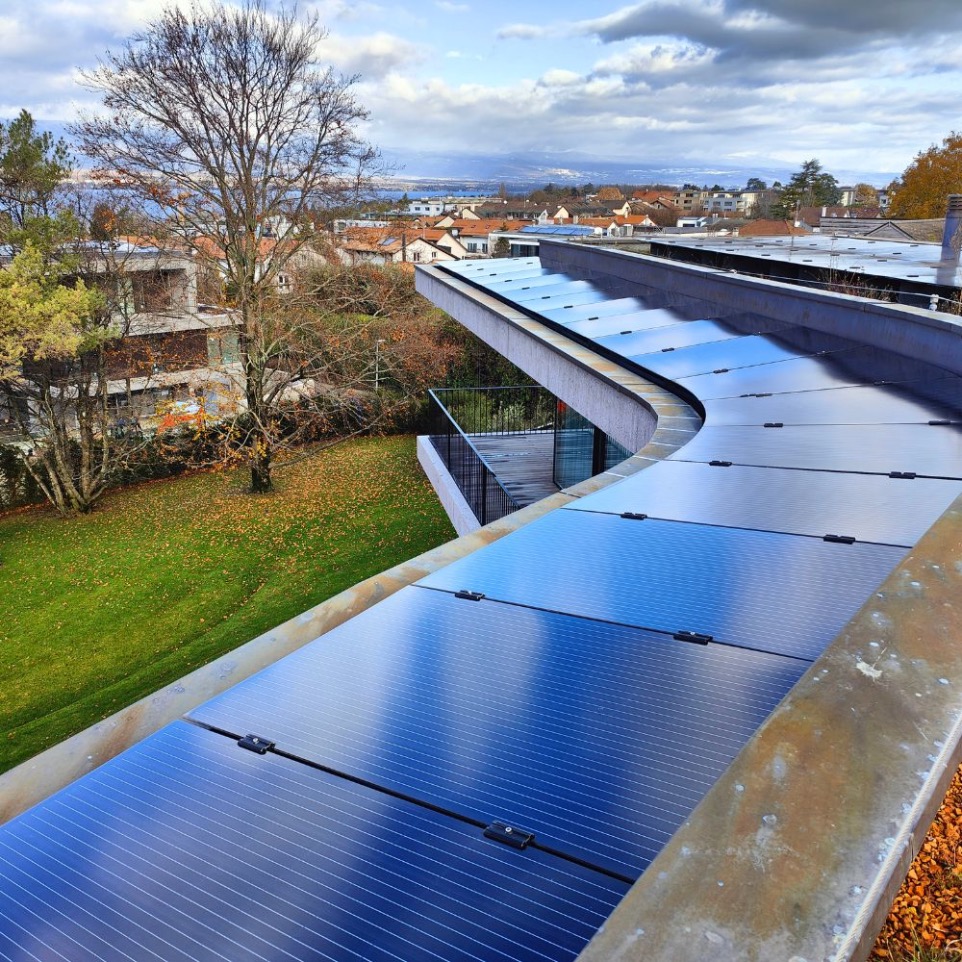 Installation Panneaux Solaires Photovoltaïques Sur-Mesure Toit Genève