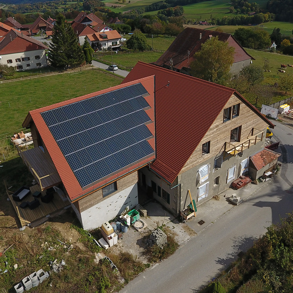 Installation panneaux solaires standard villa privée Romandie