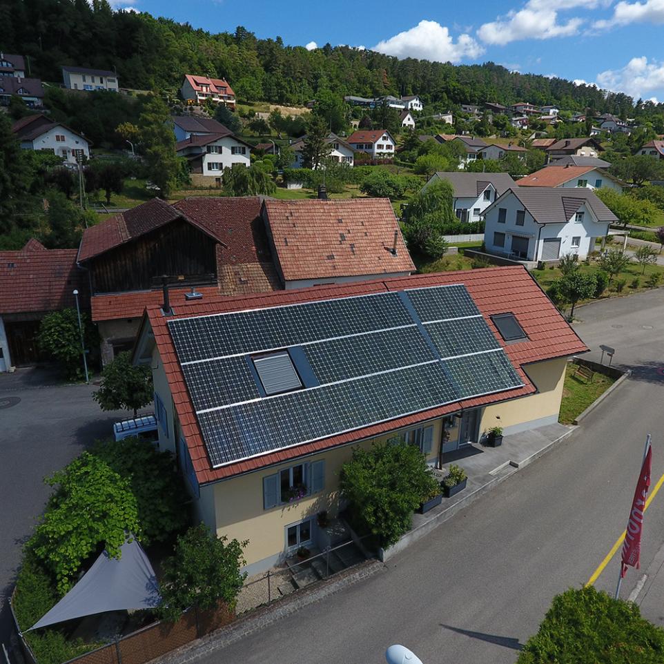 Installation panneaux solaires standard villa privée Jura