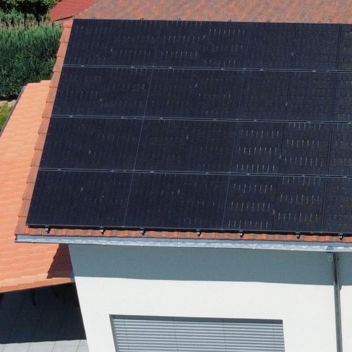 Panneaux solaires standard toit maison